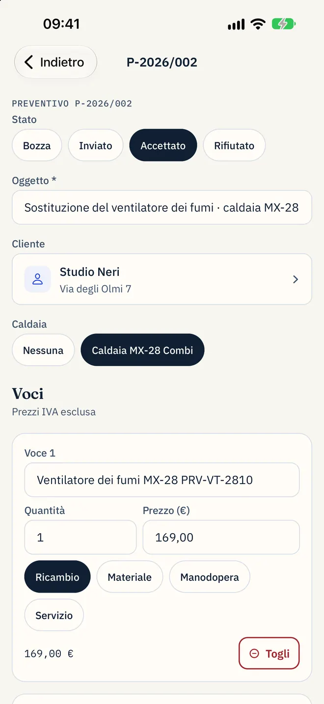 Preventivo di esempio con stato «Accettato», cliente, caldaia e una voce con quantità e prezzo, IVA esclusa